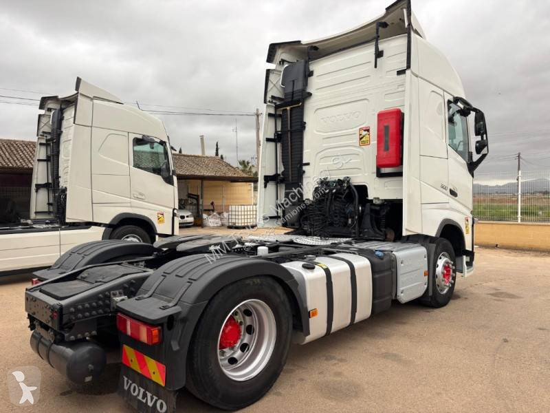 جرار Volvo