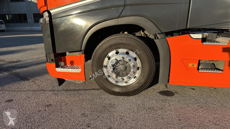 جرار Volvo 42T 4x2