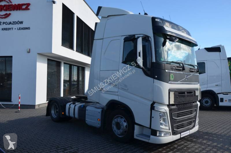 جرار Volvo