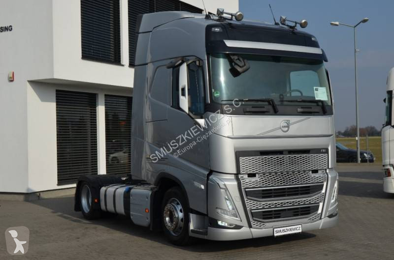 جرار Volvo