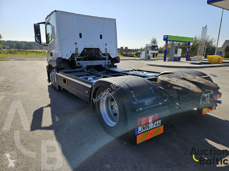 Ciągnik siodłowy Mercedes