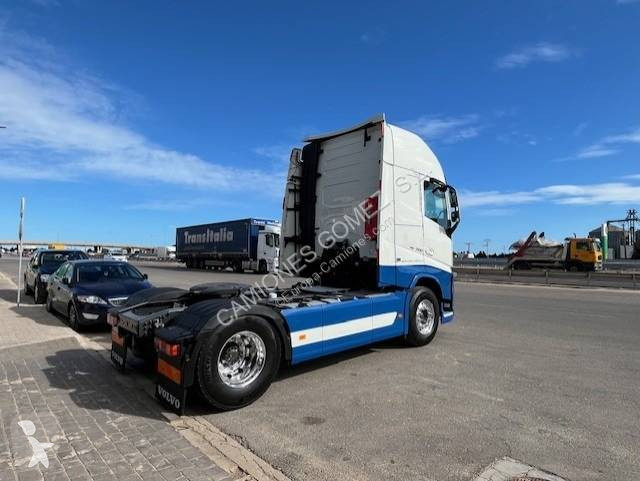 جرار Volvo