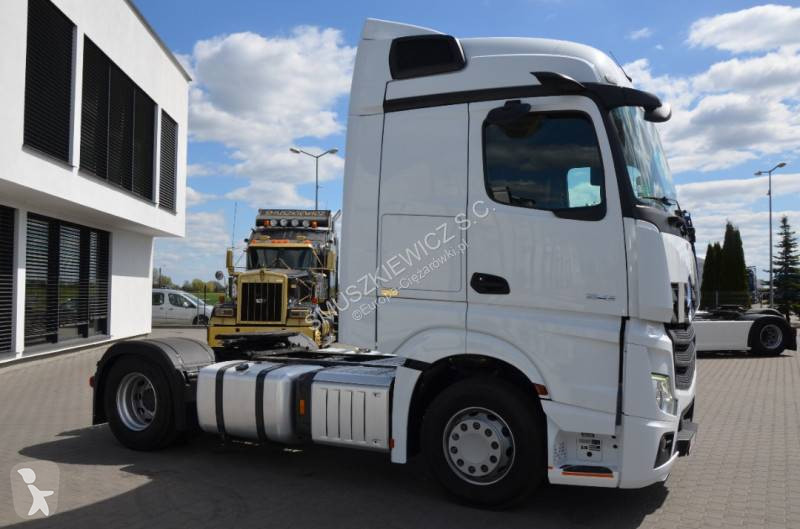 Cap tractor Mercedes