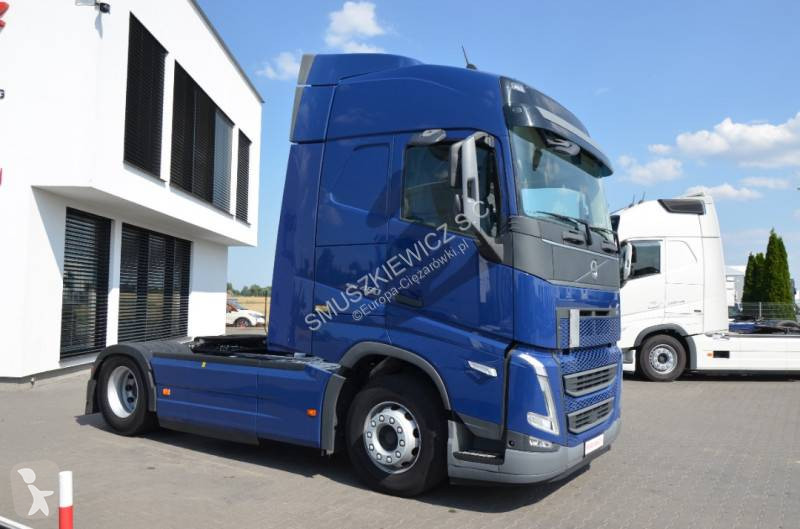 Cap tractor Volvo