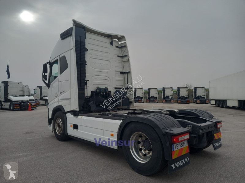 جرار Volvo 4