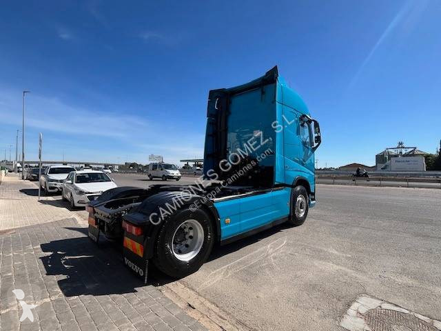 جرار Volvo