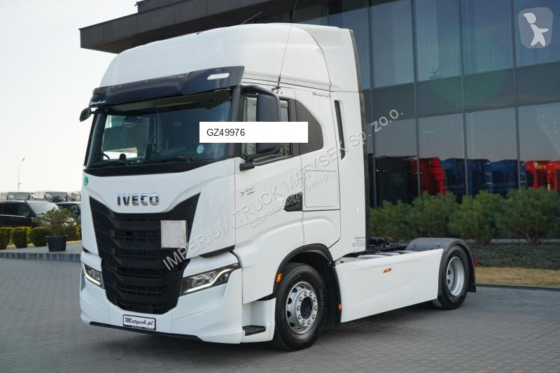 Влекач Iveco 490