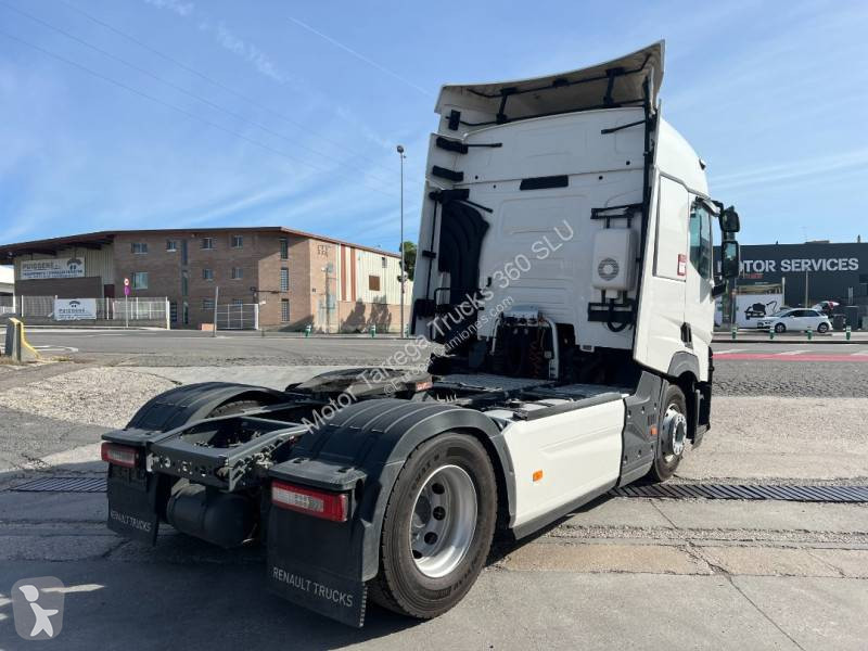 Cap tractor Renault