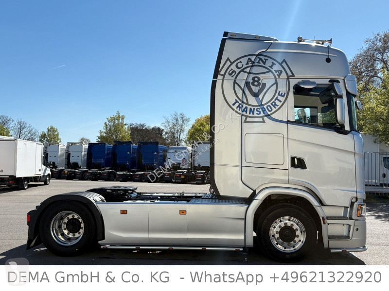 جرار Scania...