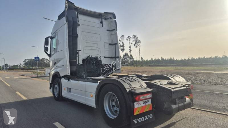 جرار Volvo