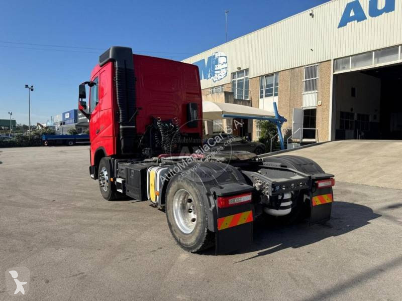 جرار Volvo