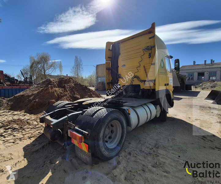 جرار Volvo