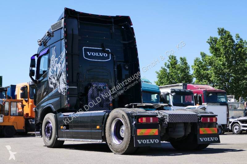 جرار Volvo