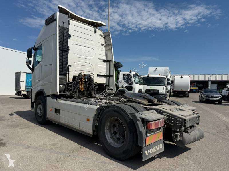 جرار Volvo