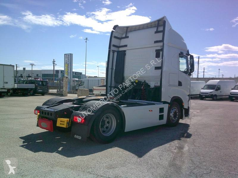Nyergesvontató Iveco 440 S 48