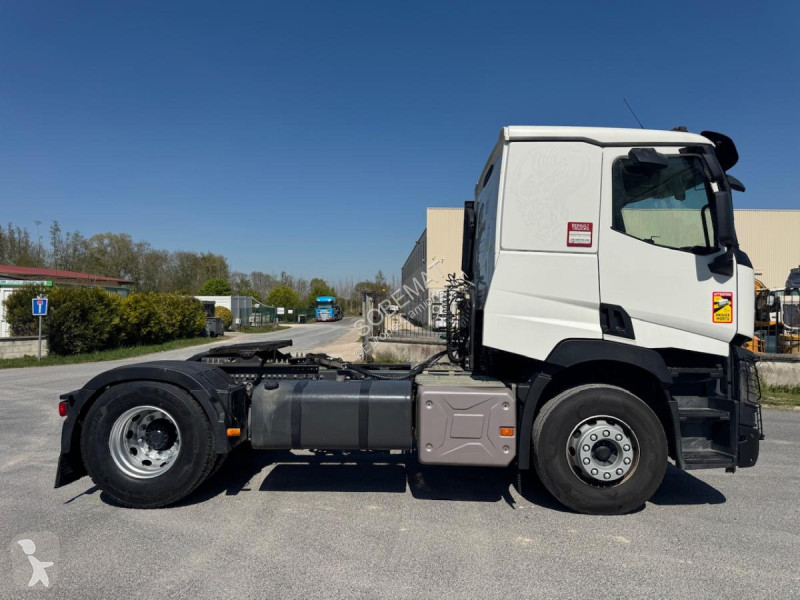 جرار Renault 440