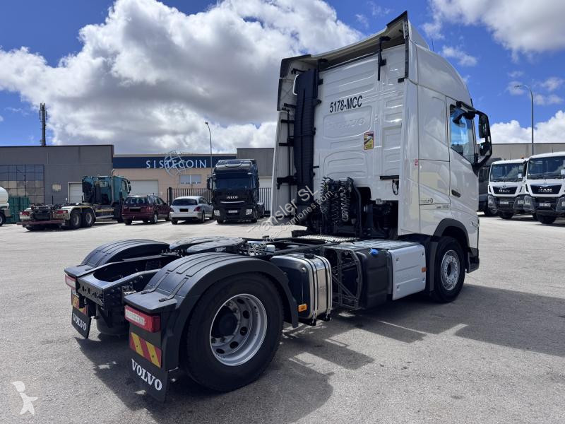 جرار Volvo