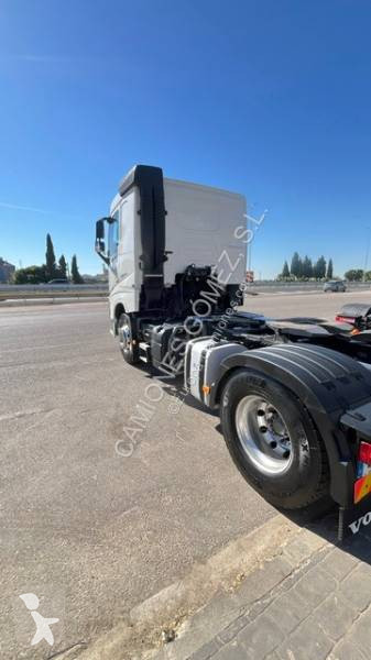 جرار Volvo