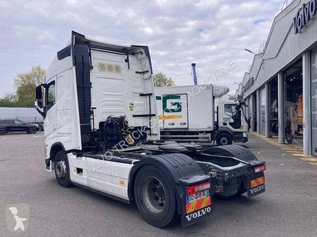 جرار Volvo