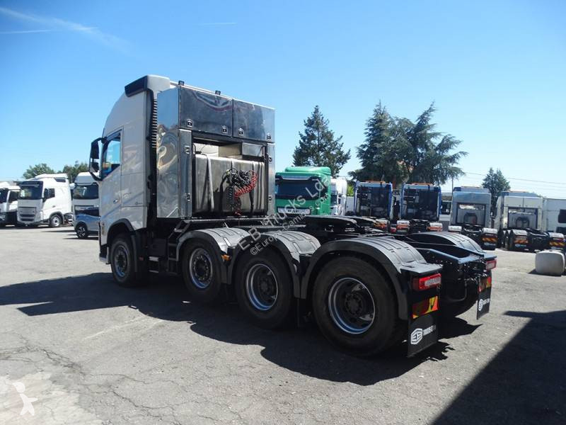 جرار Volvo