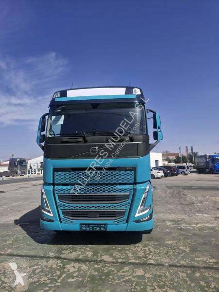 جرار Volvo