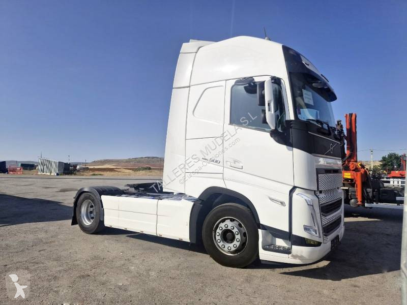 جرار Volvo