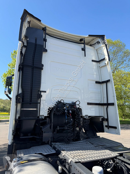 جرار Volvo FH 460 3x Globe *Standard-SZM...