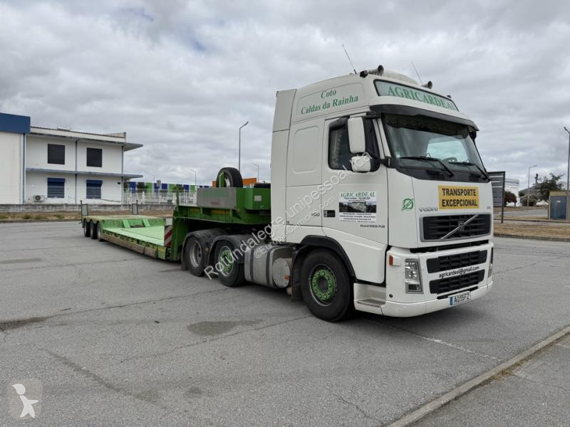 جرار Volvo 400