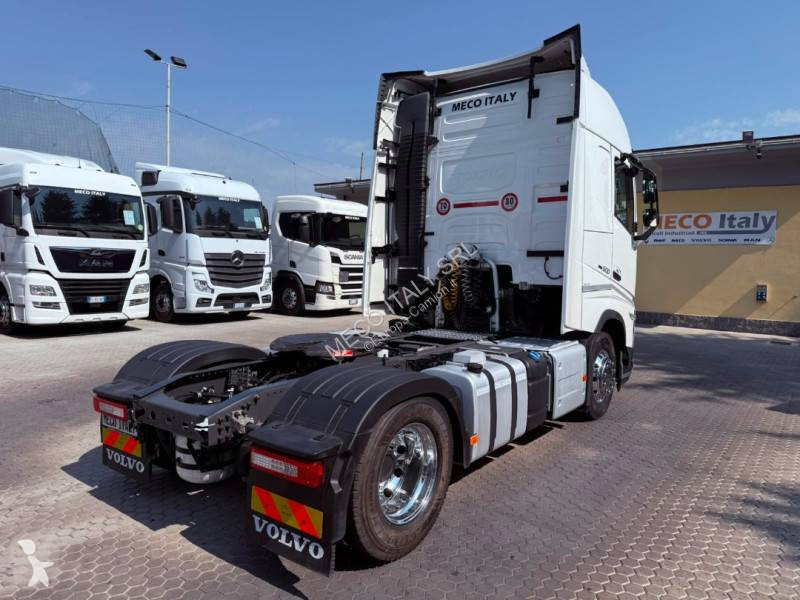 جرار Volvo