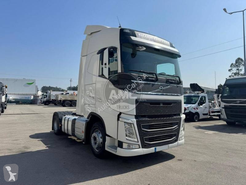 جرار Volvo