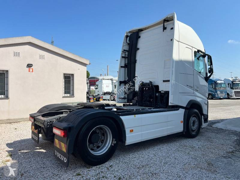 جرار Volvo