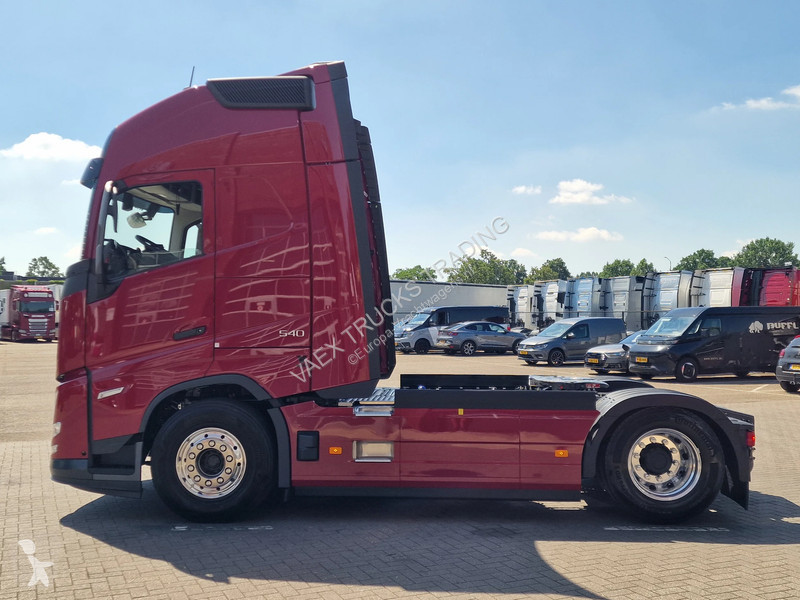 جرار Volvo 13540 Aero Globetrotter XL 4x2 - New...