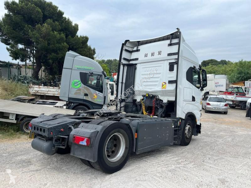 جرار Iveco 460