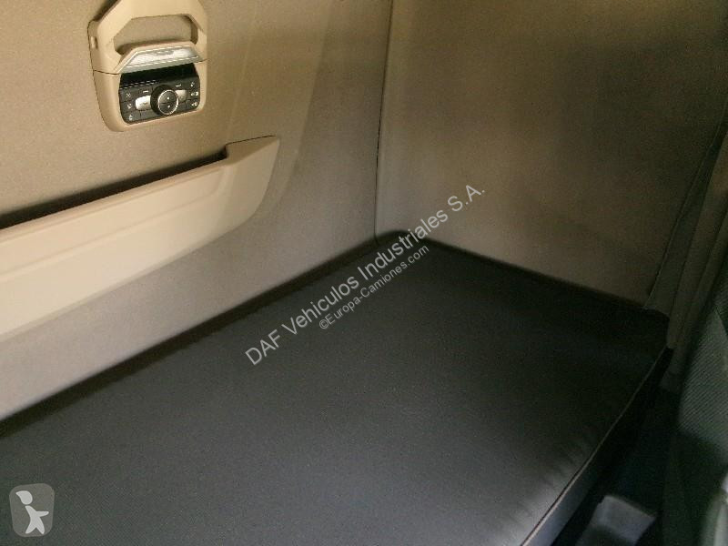 جرار DAF XG  FT 4X2