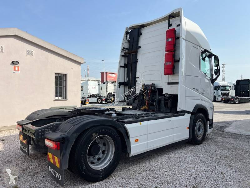 جرار Volvo
