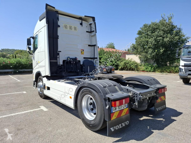 جرار Volvo 460