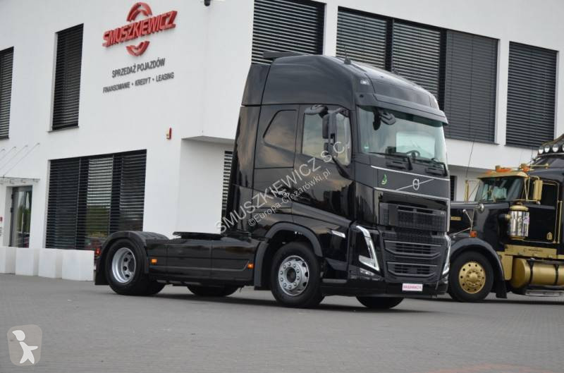 جرار Volvo