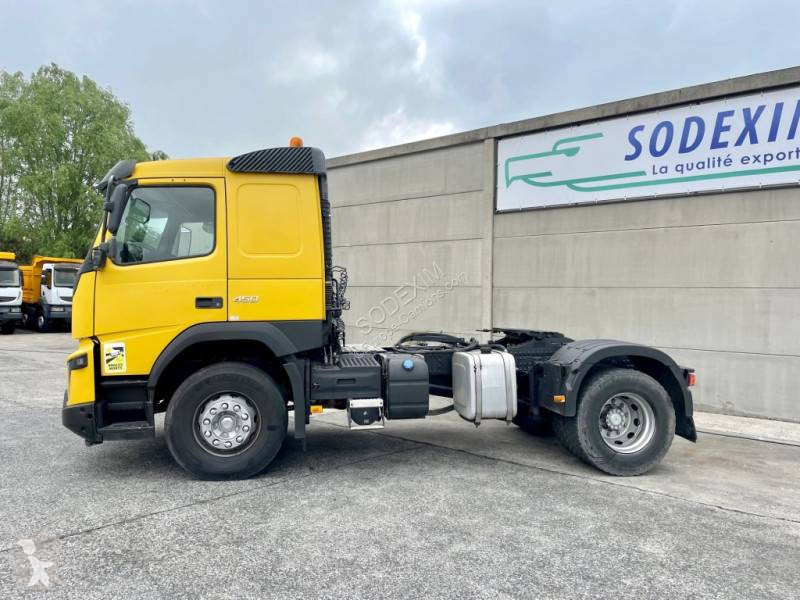 جرار Volvo