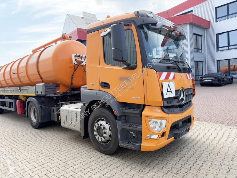 Trækker med sættevogn Mercedes Antos 1843 LS...