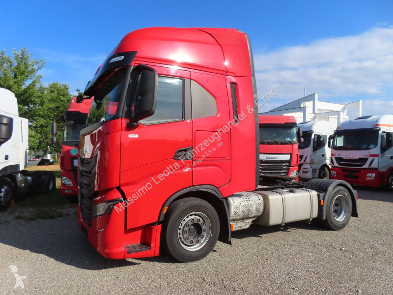 جرار Iveco S-Way 570 Intarder FZ.231