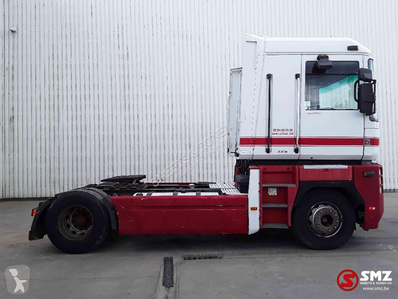 جرار Renault 440