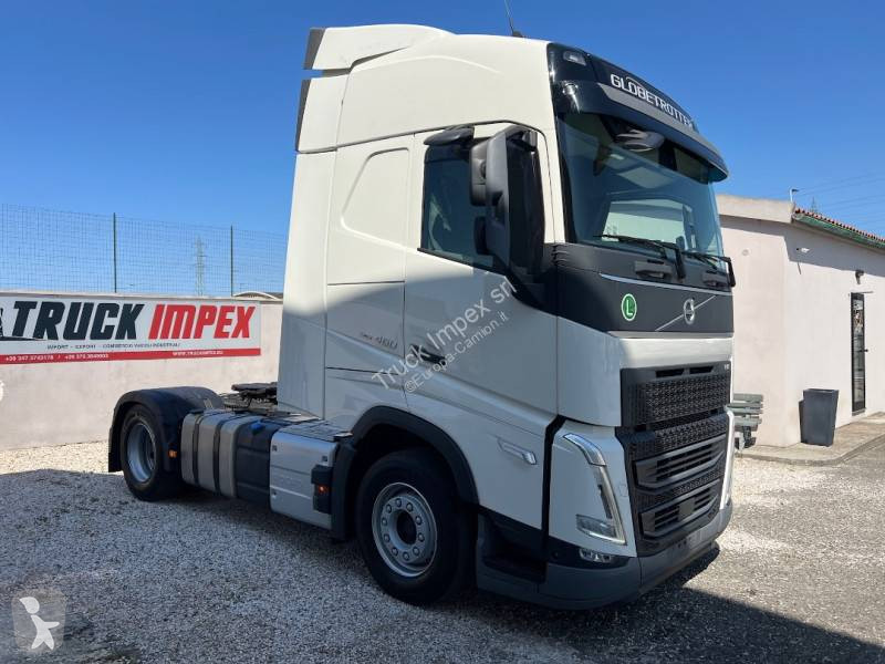 جرار Volvo