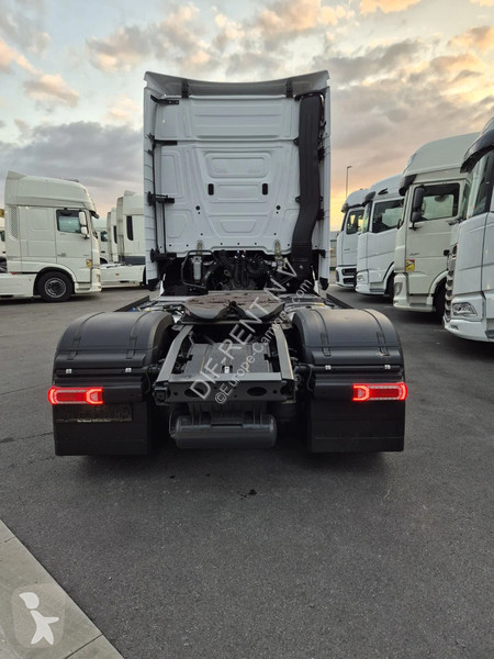 Trekker Mercedes 1845 LS