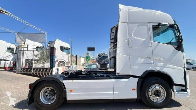 جرار Volvo