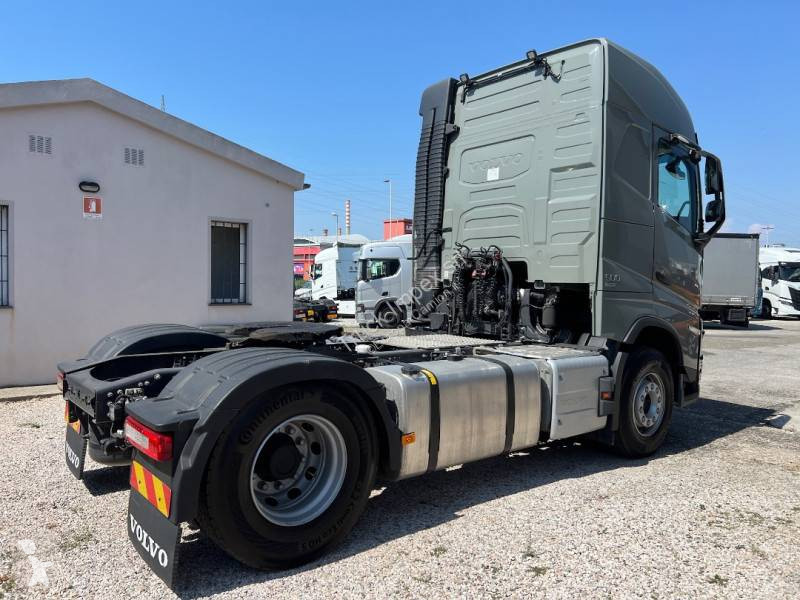 جرار Volvo