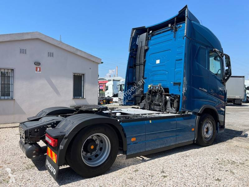 جرار Volvo