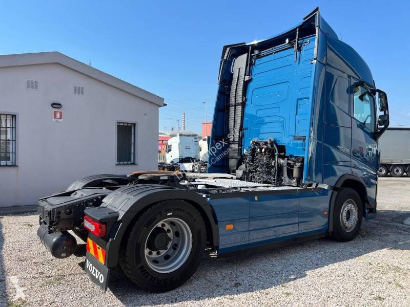 جرار Volvo