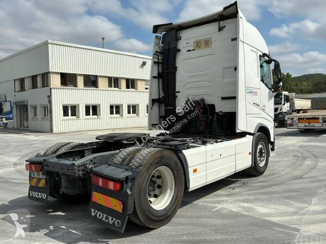 جرار Volvo