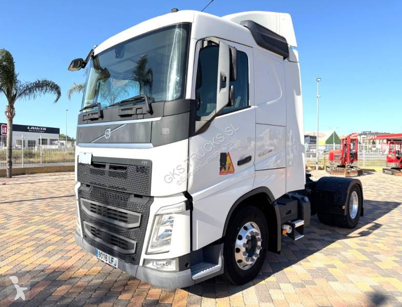 جرار Volvo