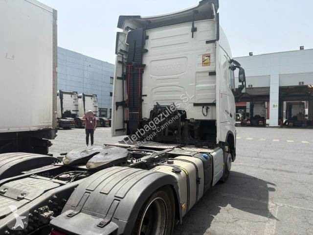 جرار Volvo